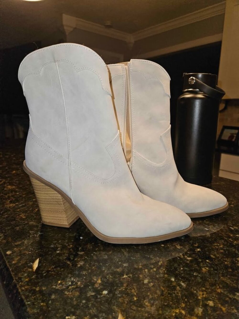 Cute cowboy boots size 7.5